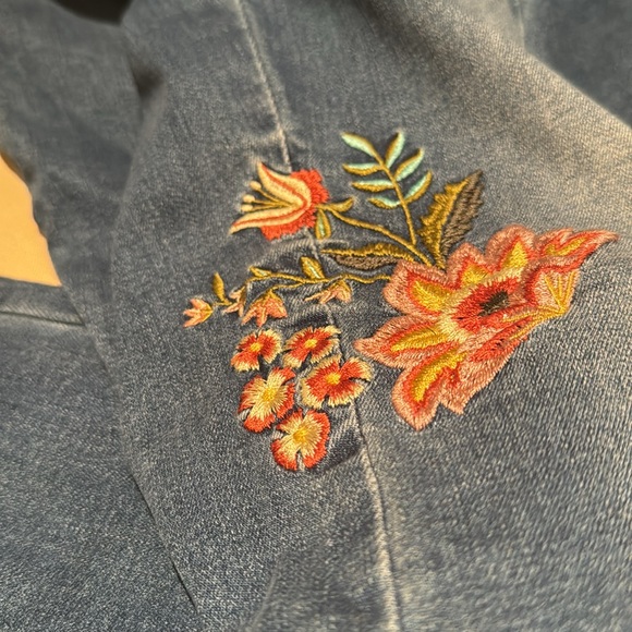OLD NAVY ROCKSTAR MID RISE SKINNY JEANS MEDIUM WASH FLORAL EMBROIDERY SIZE 8 - Picture 11 of 14